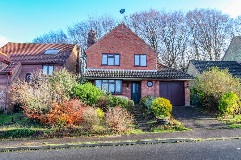 Click the photo for more details of Starrs Mead, Battle, East Sussex