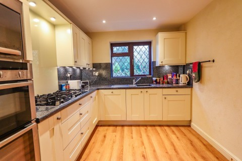 Click the photo for more details of Starrs Mead, Battle, East Sussex