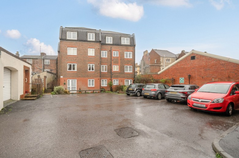 Click the photo for more details of Chatham Court, Warminster, Wiltshire