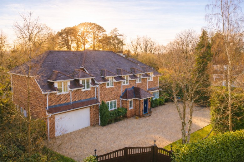 Click the photo for more details of Armstrong Road, Brockenhurst, SO42