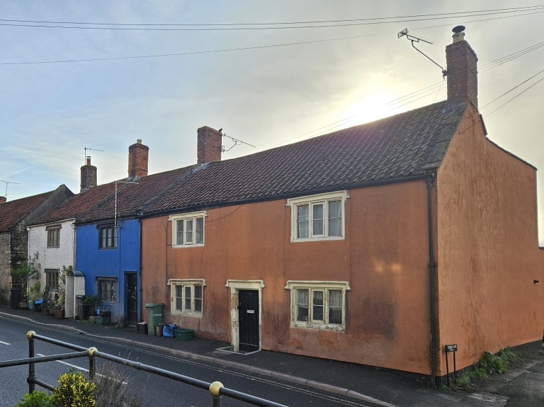 Click the photo for more details of Chilkwell Street, Glastonbury, Somerset