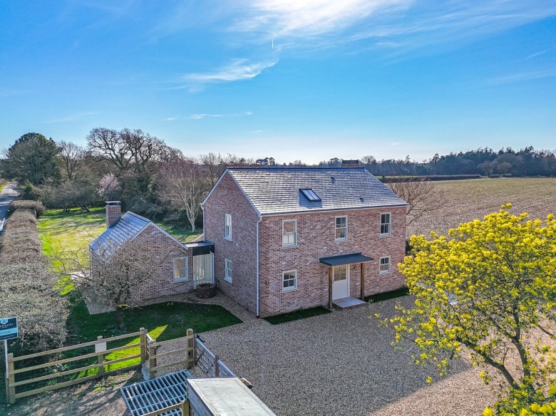 Click the photo for more details of Lymington Road, East End, Lymington, SO41