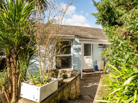 Click the photo for more details of Hamlyn Road, Glastonbury, Somerset