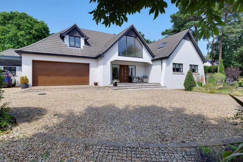 Click the photo for more details of Avon Avenue, Ringwood, BH24