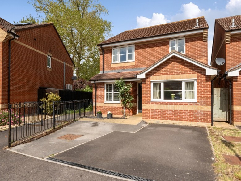 Click the photo for more details of Drum Avenue, Glastonbury, Somerset
