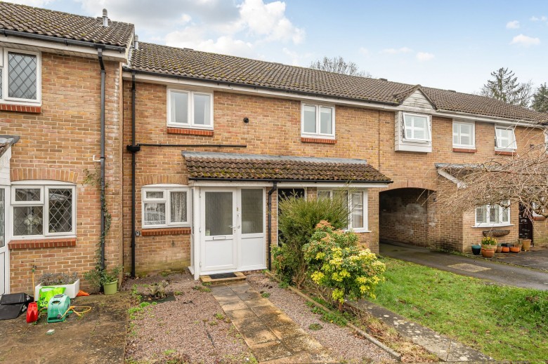 Click the photo for more details of Oakwood Close, Midhurst, GU29