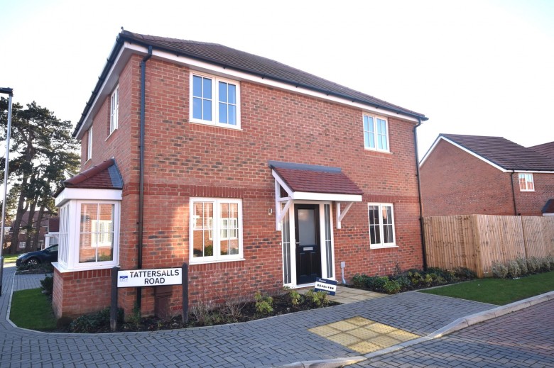 Click the photo for more details of Fontwell Avenue, Fontwell, BN18