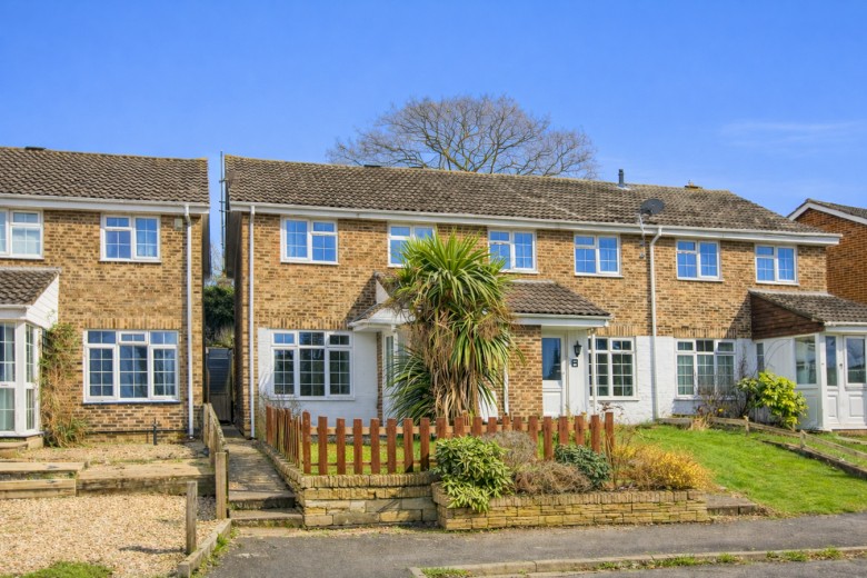 Click the photo for more details of Samber Close, Lymington, SO41