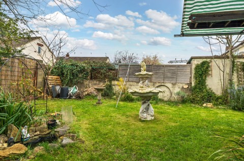 Click the photo for more details of Monington Road, Glastonbury, Somerset