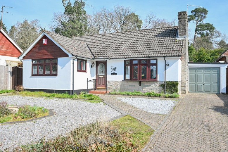 Click the photo for more details of Strode Gardens, St Ives, Ringwood, BH24