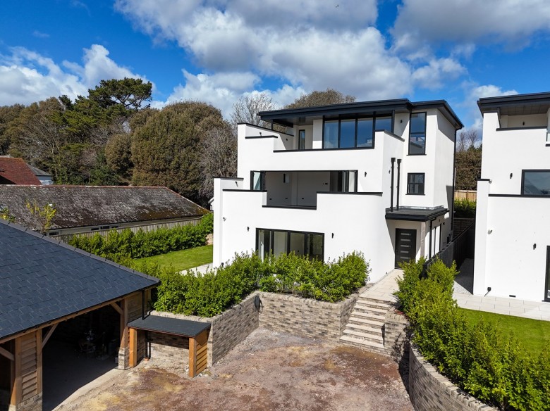 Click the photo for more details of Lymington Road, Milford on Sea, Lymington, SO41