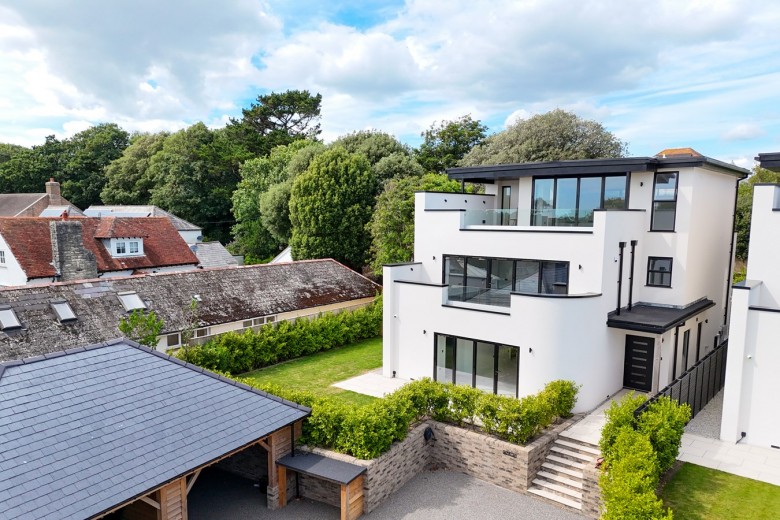 Click the photo for more details of Lymington Road, Milford on Sea, Lymington, SO41