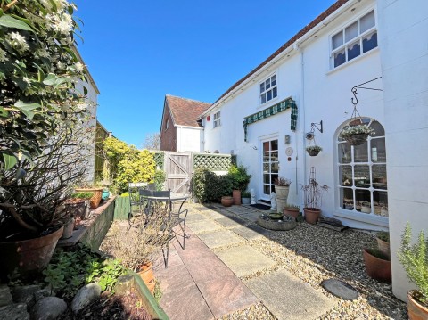 Click the photo for more details of Lyndhurst Road, Brockenhurst, SO42