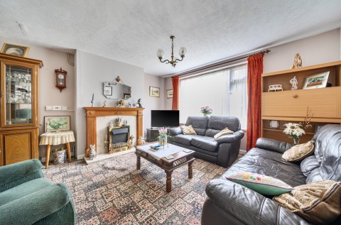 Click the photo for more details of Austin Road, Glastonbury, Somerset