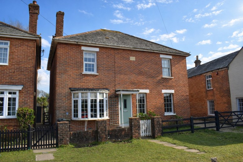 Click the photo for more details of Pilley Green, Pilley, Lymington, SO41