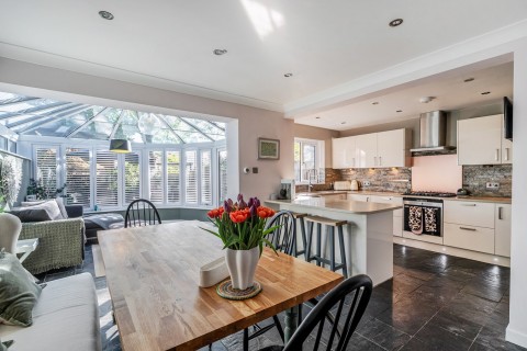 Click the photo for more details of Field Walk, Lymington, SO41