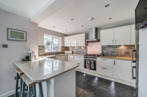 Click the photo for more details of Field Walk, Lymington, SO41