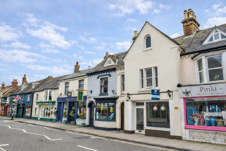 Click the photo for more details of St Thomas Street, Lymington, SO41
