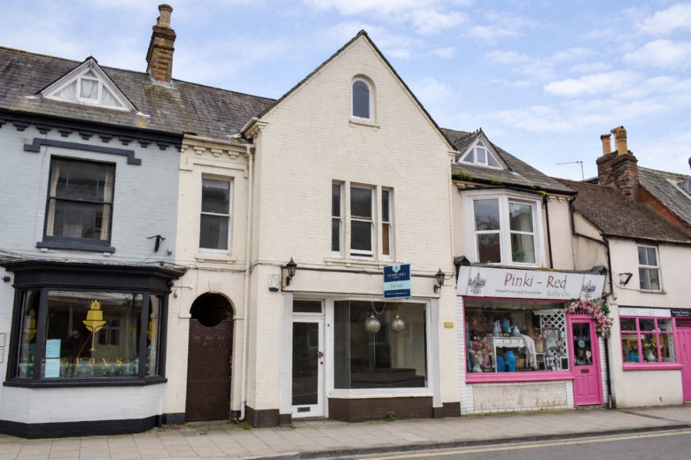 Click the photo for more details of St Thomas Street, Lymington, SO41