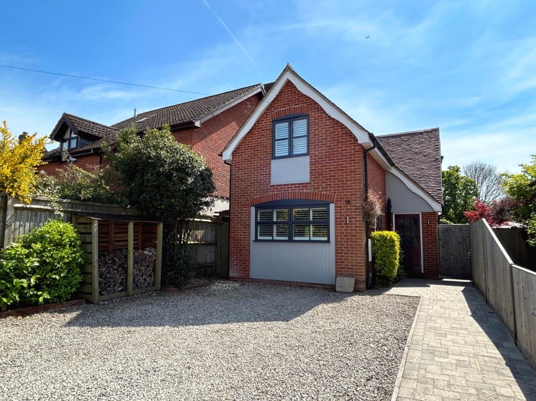 Click the photo for more details of Tattenham Road, Brockenhurst, SO42