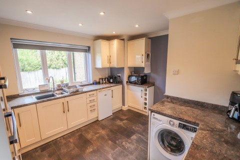 Click the photo for more details of Starrs Mead, Battle, East Sussex