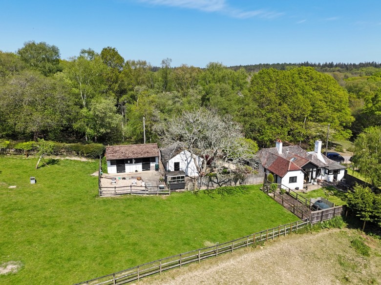 Click the photo for more details of Boundway Hill, Sway, Lymington, SO41