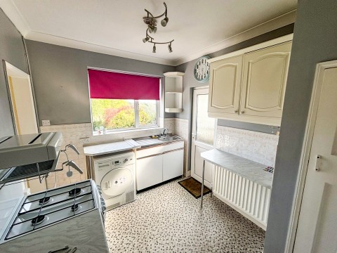 Click the photo for more details of Fairlight Avenue, Hastings, East Sussex