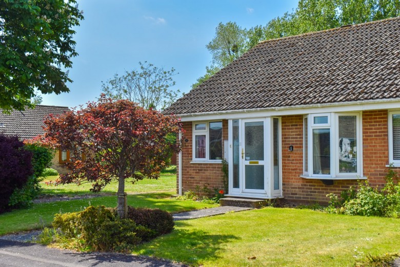 Click the photo for more details of Little Dene Copse, Pennington, Lymington, SO41