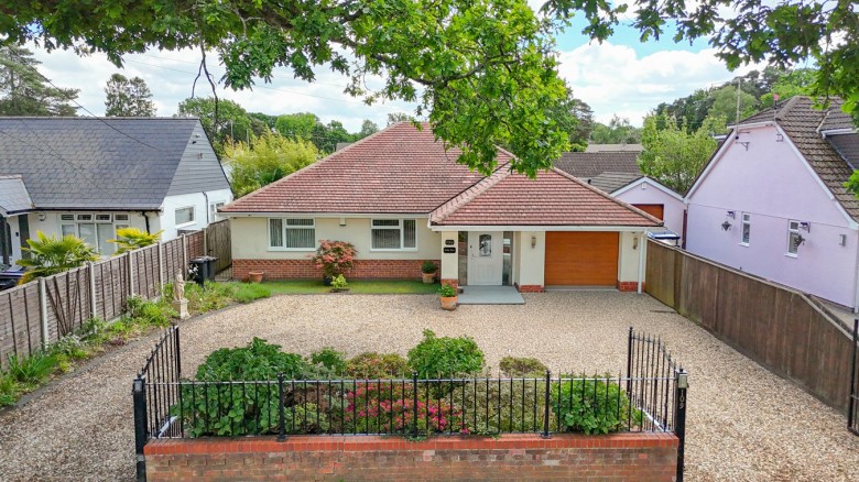 Click the photo for more details of Sandy Lane, St Ives, Ringwood, BH24