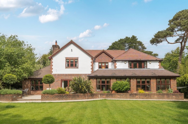 Click the photo for more details of Windmill Lane, Avon Castle, Ringwood, BH24