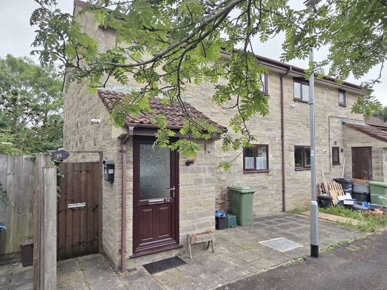 Click the photo for more details of Manor Close, Glastonbury, Somerset