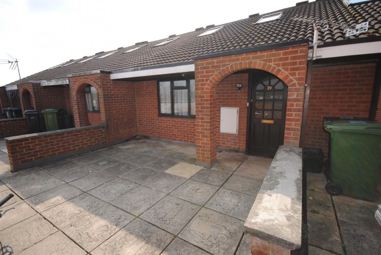 Click the photo for more details of Savile Way, Grove, Wantage