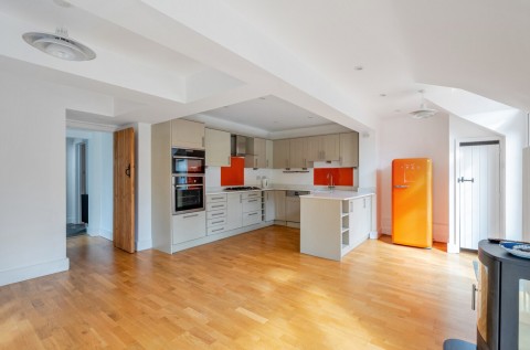 Click the photo for more details of Brockenhurst, SO42