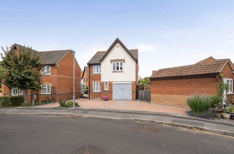 Click the photo for more details of Hillbourne Close, Warminster, Wiltshire
