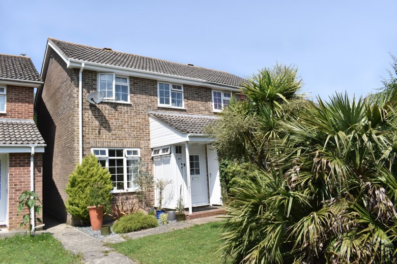 Click the photo for more details of Samber Close, Lymington, SO41