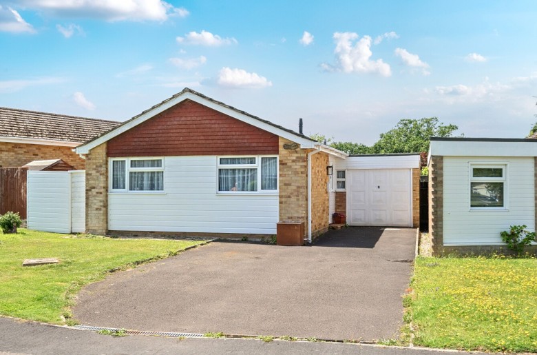 Click the photo for more details of Pine View Road, Verwood, BH31