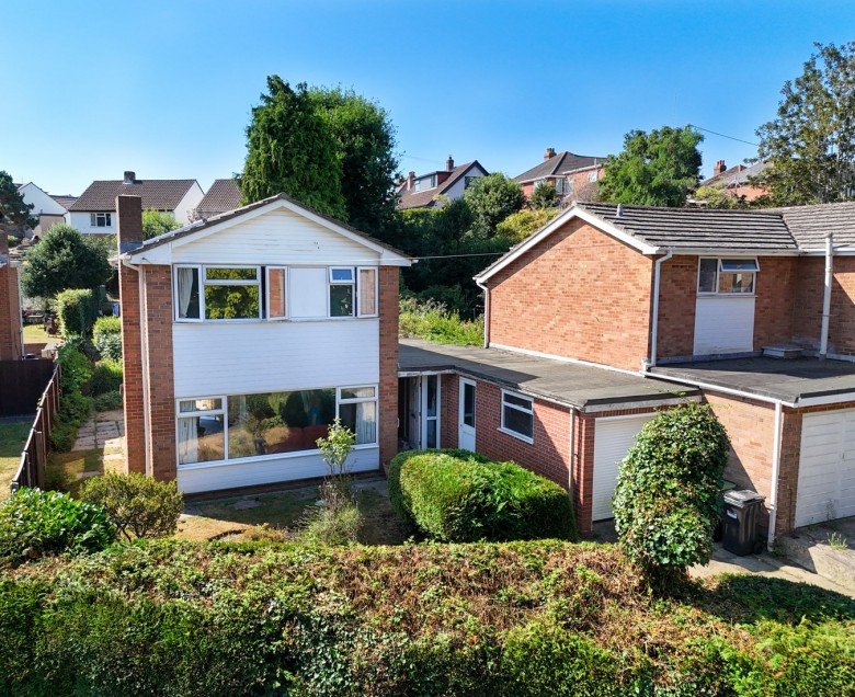 Click the photo for more details of Clinton Road, Lymington, SO41