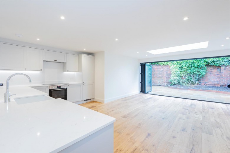 Click the photo for more details of Kings Close, Henley-On-Thames