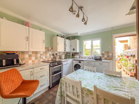 Click the photo for more details of Lower Lake, Battle, East Sussex
