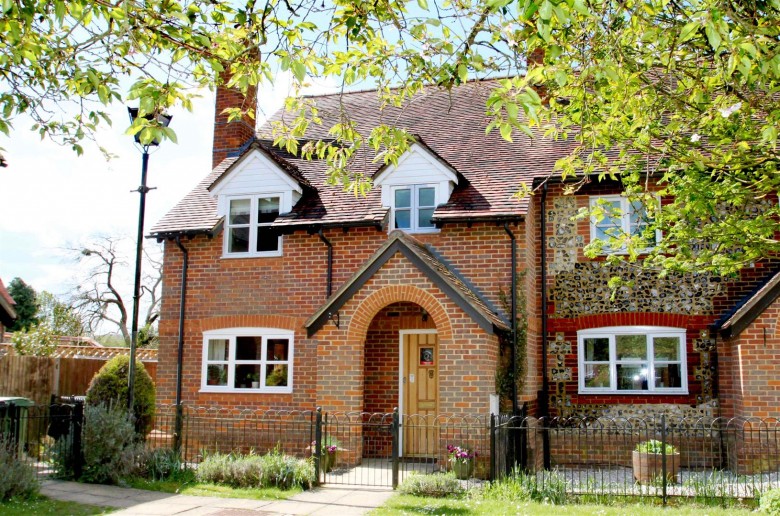Click the photo for more details of Lilacs Place, Watlington