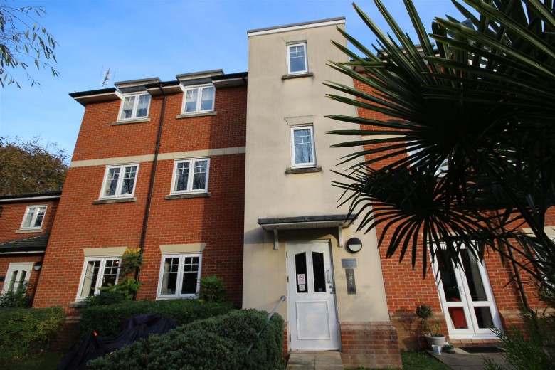 Click the photo for more details of Little Court, Wantage OX12 9FZ