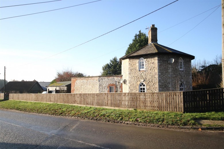 Click the photo for more details of Lower Green Cottage, Higham, Bury St. Edmunds