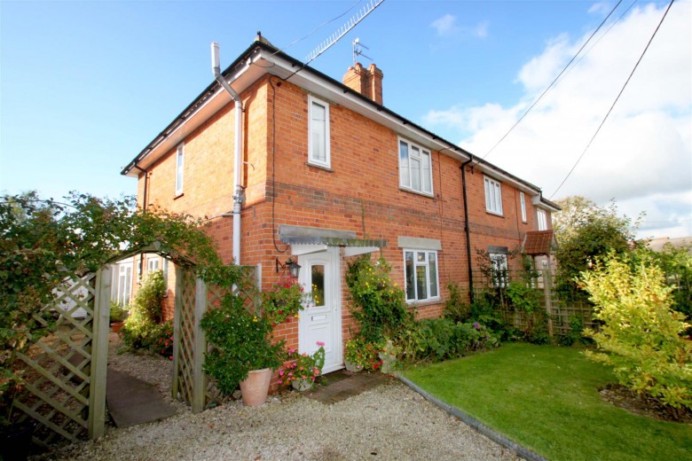 Click the photo for more details of Turners Green, Britwell Salome, WATLINGTON