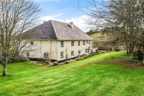 Click the photo for more details of Hollacombe, Crediton