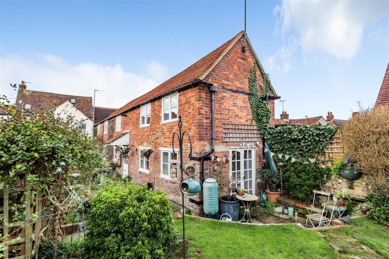 Click the photo for more details of 40b High Street, Watlington
