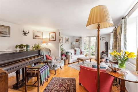Click the photo for more details of 40b High Street, Watlington