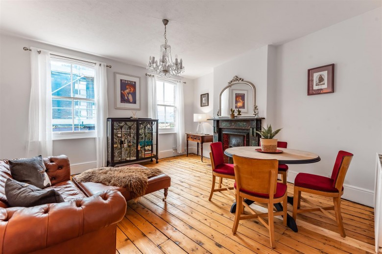 Click the photo for more details of Market Place, Wantage OX12 8AE