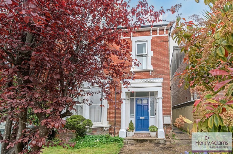 Click the photo for more details of Station Road, Petersfield, GU32