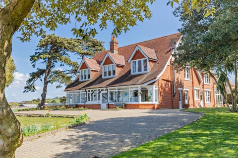 Click the photo for more details of Colwell Bay, Isle of Wight