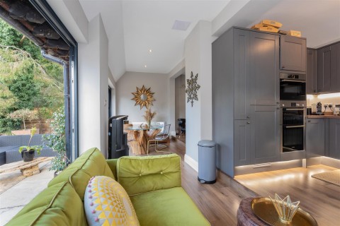 Click the photo for more details of School Hill, Wargrave, Reading